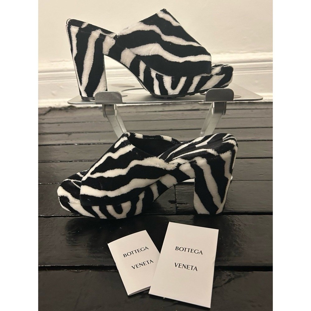 Bottega Veneta Women's White Black Carpet Zebra Mule Slide Sandal Shoes EU 38/8
